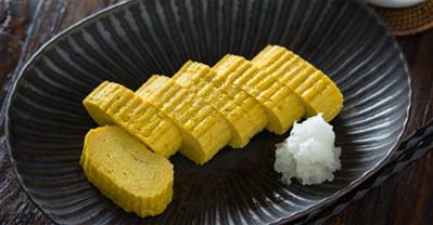 Những loại nước chấm nào phù hợp để ăn với trứng cuộn cơm Nhật Bản?