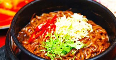 Hướng dẫn cách làm mỳ đen nổi tiếng Hàn Quốc