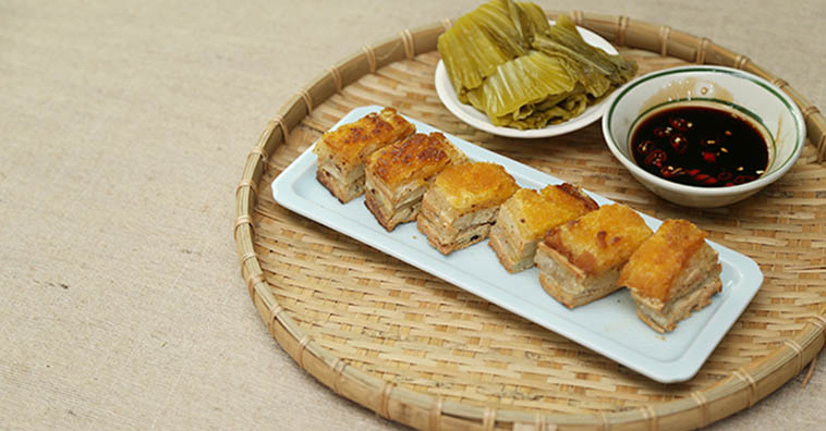 Trổ tài làm thịt heo quay chay trong mâm cỗ ngày Vu Lan