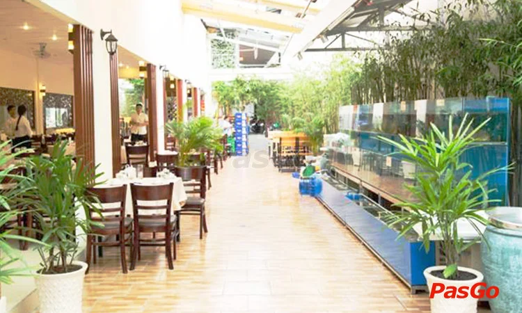 chen-buffet-thoai-ngoc-hau-anh-slide-10