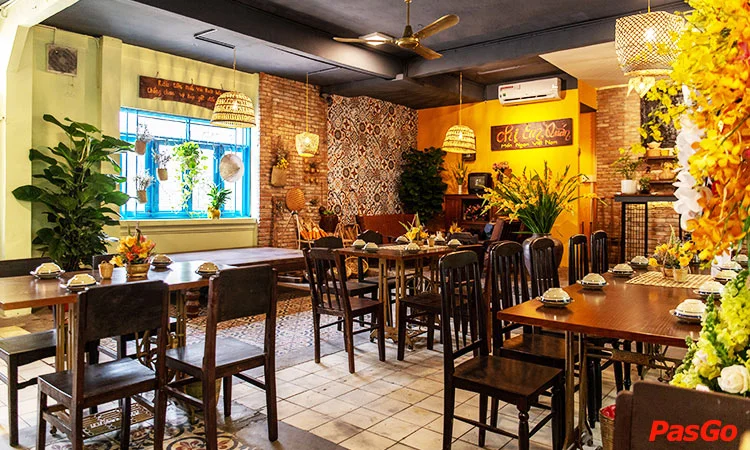 chi-em-quan-cong-truong-quoc-te-quan-3-10