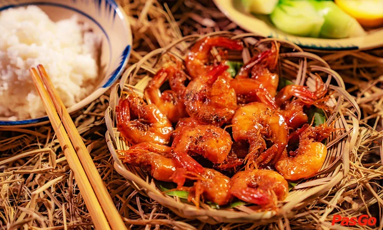 chi-em-quan-cong-truong-quoc-te-quan-3-3