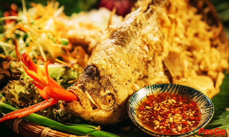 chi-em-quan-cong-truong-quoc-te-quan-3-5