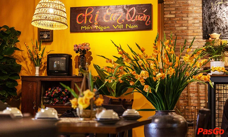 chi-em-quan-cong-truong-quoc-te-quan-3-9