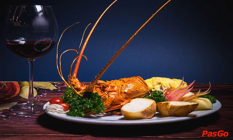 ham-ruou-vang-louis-hoang-hoa-tham-10