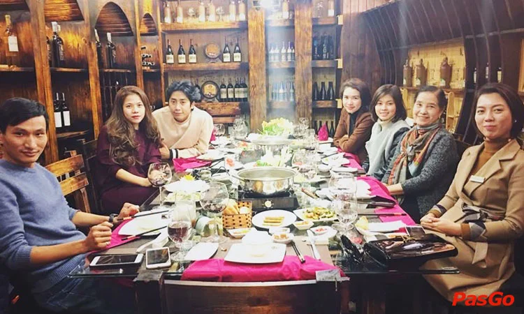 ham-ruou-vang-louis-hoang-hoa-tham-2