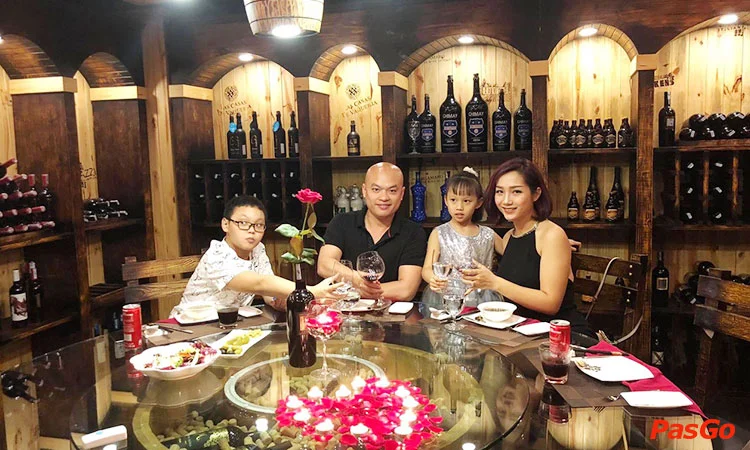 ham-ruou-vang-louis-hoang-hoa-tham-3