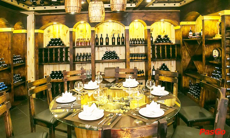 ham-ruou-vang-louis-hoang-hoa-tham-4