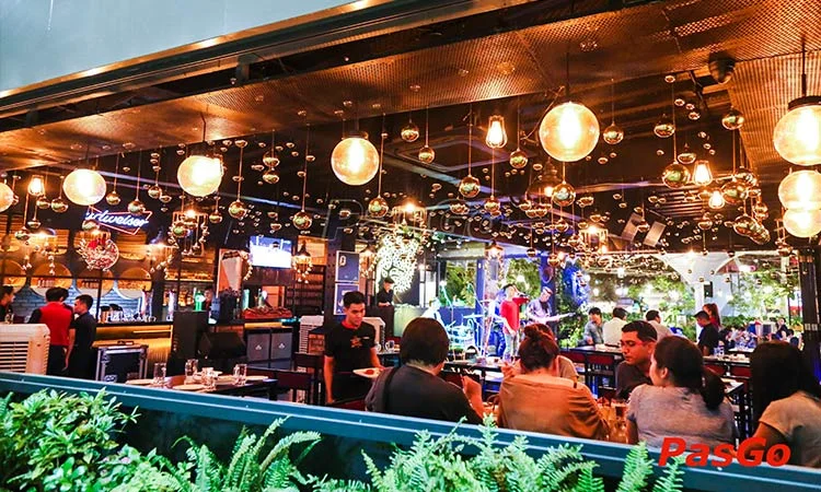 kingdom-beer-garden-quan-1--anh-slide-11