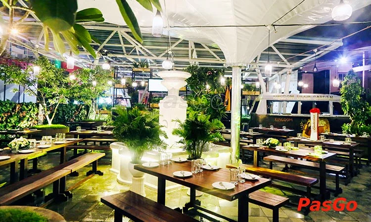 kingdom-beer-garden-quan-1--anh-slide-9