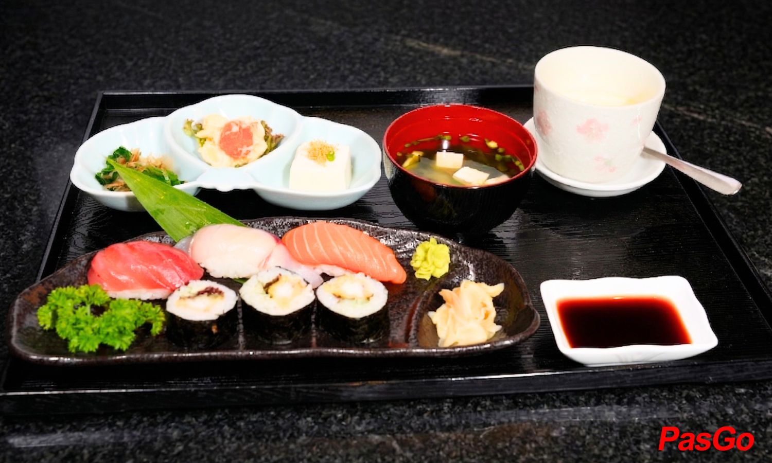 Lá Phong Sushi House 12