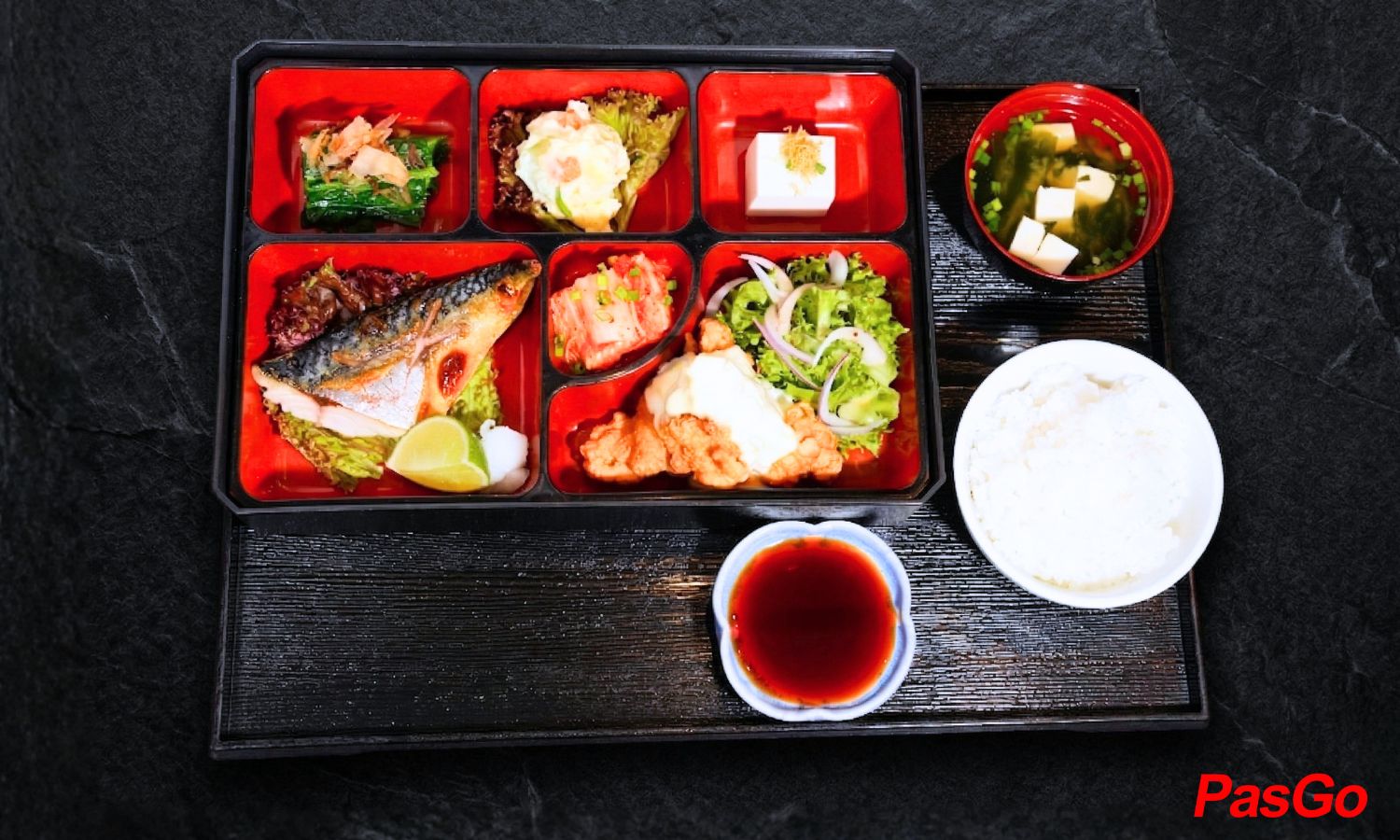 Lá Phong Sushi House 13