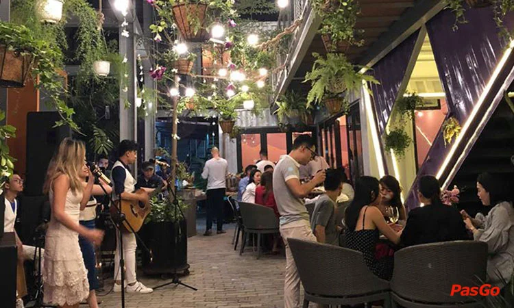 mays-urban-thai-dine-nguyen-u-di-quan-2-10