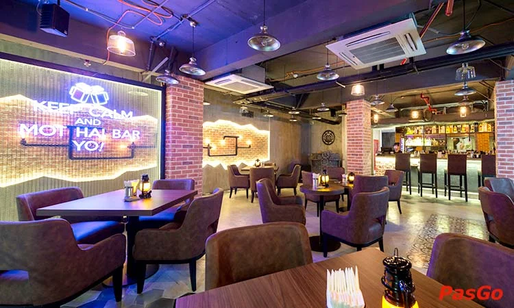 mot-hai-bar-eastin-grand-hotel-slide-10