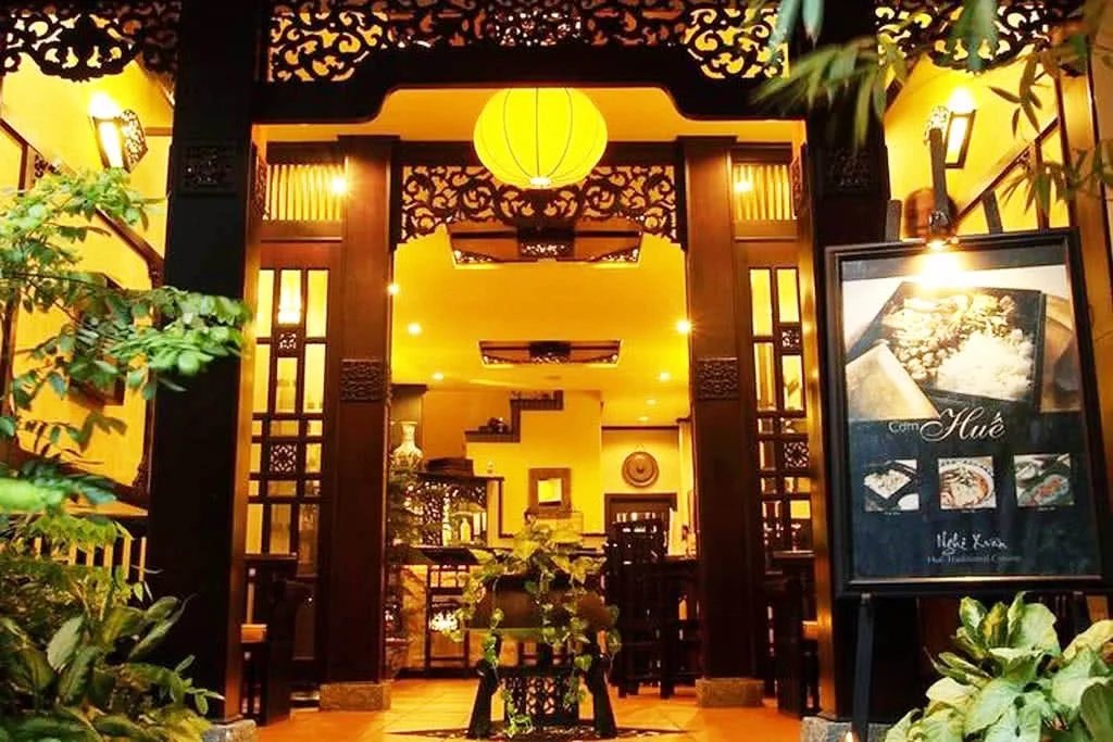 nghi-xuan-mot-kinh-thanh-hue-thu-nho-3