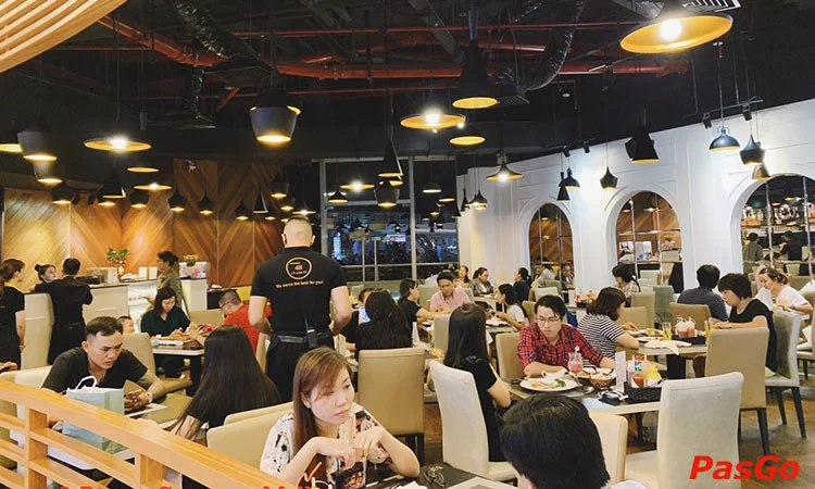  48 Bistro Cresent Mall Nhà hàng chuyên món Âu 12