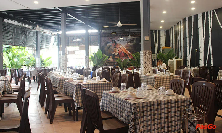 nha-hang-am-thuc-63-pham-van-hai-12