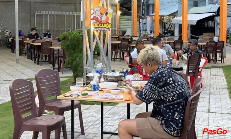 nha-hang-am-thuc-de-cuoi-duong-so-1-12