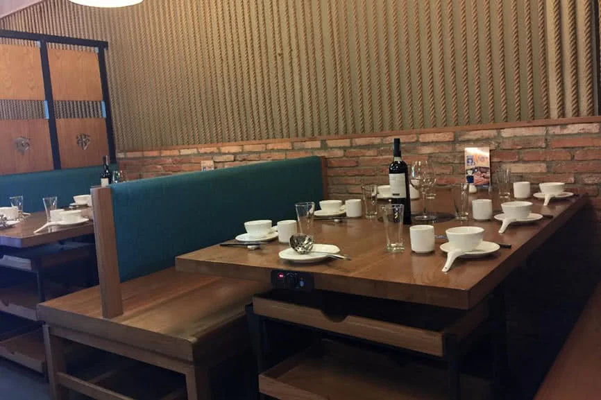 nha-hang-ba-con-cuu-phan-xich-long-3a