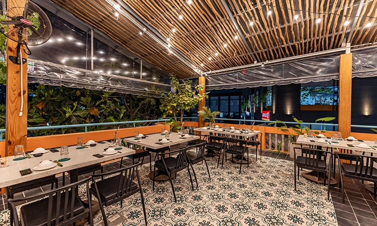 nha-hang-banh-trang-an-vu-thoai-ngoc-hau-11