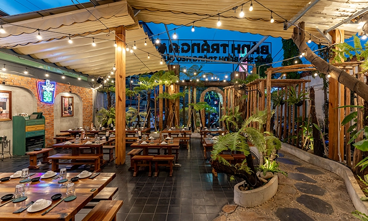 nha-hang-banh-trang-an-vu-thoai-ngoc-hau-9