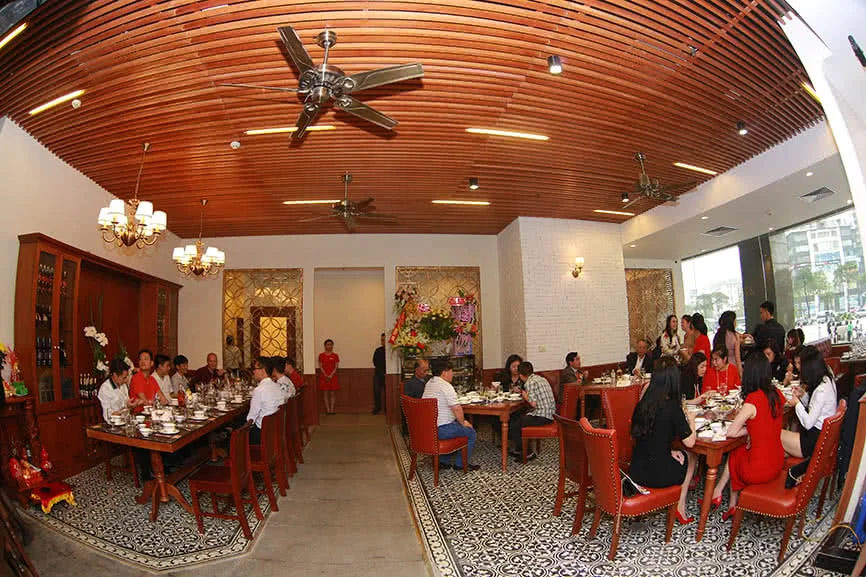 nha-hang-bao-chi-hoang-dao-thuy-2a