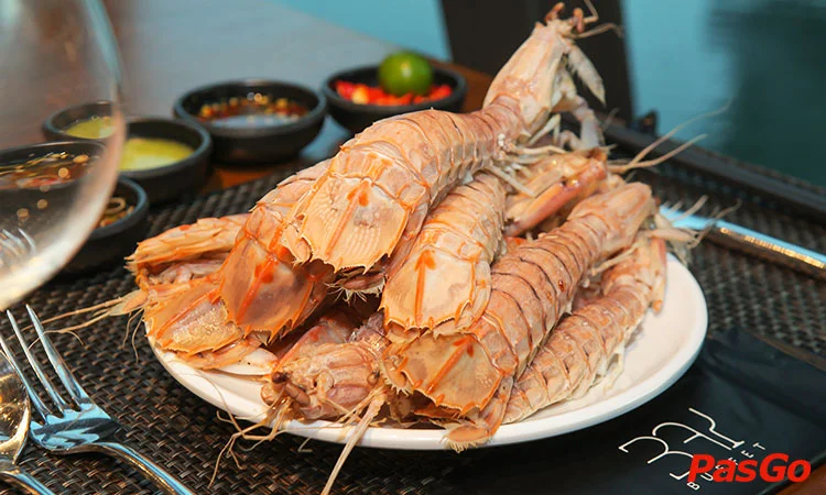 nha-hang-bay-seafood-buffet-hoang-ngan-6