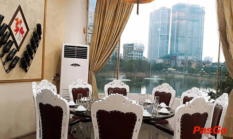 nha-hang-bep-hong-pham-huy-thong-12