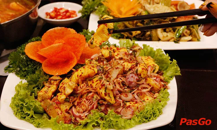 nha-hang-bep-hong-pham-huy-thong-2