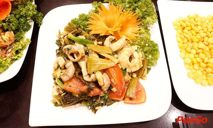 nha-hang-bep-hong-pham-huy-thong-3