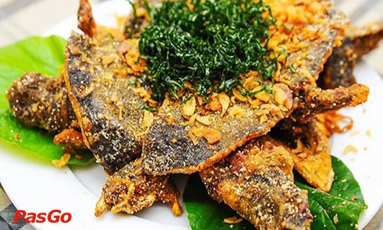 nha-hang-bep-hong-pham-huy-thong-4