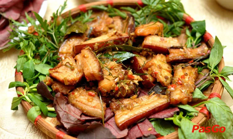 nha-hang-bep-hong-pham-huy-thong-6