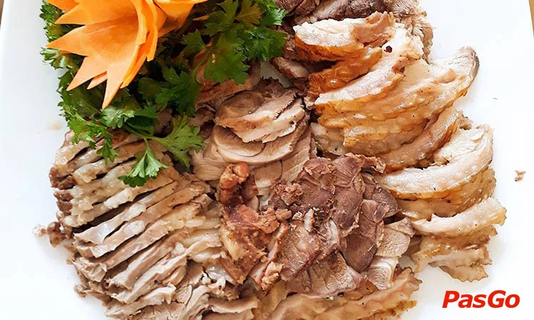 nha-hang-bep-hong-pham-huy-thong-7