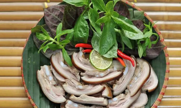 nha-hang-bep-muong-nguyen-cong-hoan-slide-3