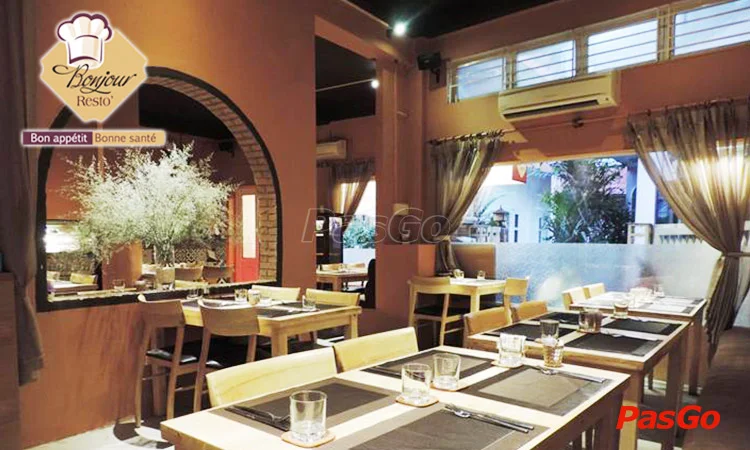 nha-hang-bonjour-resto-hoa-mai-slide-12