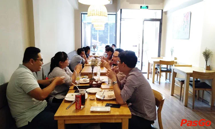 nha-hang-bonjour-resto-su-van-hanh-10