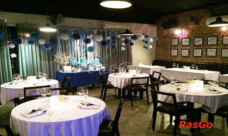 nha-hang-book-mark-the-alcove-library-hotel-slide-3