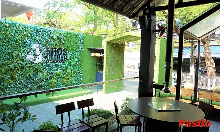 nha-hang-bros-kitchen-BBQ-beer-hai-chau-da-nang-slide-1 (11)