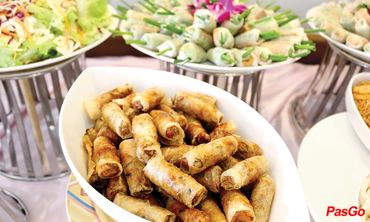 nha-hang-buffet-co-noi-khach-san-bong-sen-4