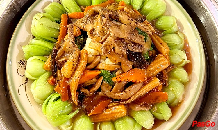 nha-hang-buffet-co-noi-khach-san-bong-sen-5