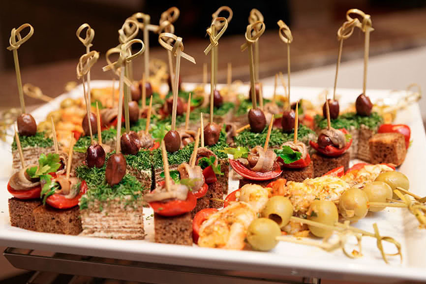 Buffet Dìn Ký Cộng Hòa – Buffet Ngon Cho Người Việt Buffet Dìn Ký Cộng Hòa – Buffet Ngon Cho Người Việt