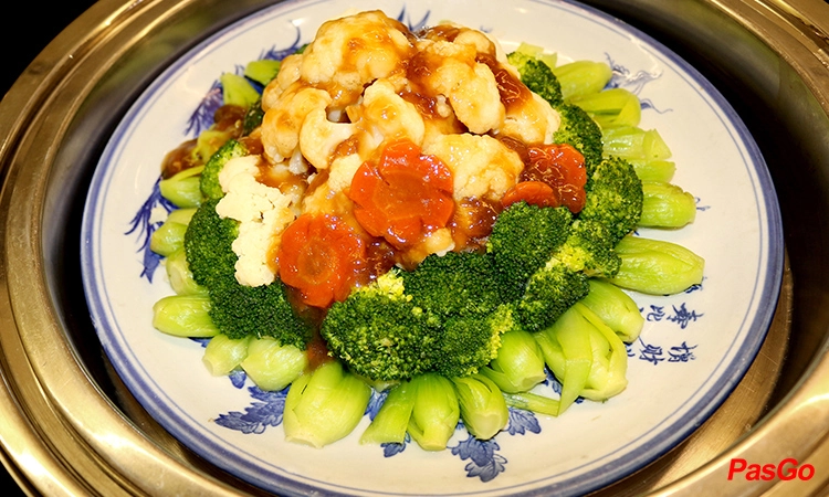 nha-hang-buffet-ganh-khach-san-bong-sen-quan-1-12