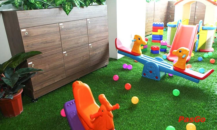 nha-hang-buffet-poseidon-le-van-luong-slide-12