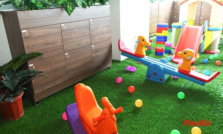 nha-hang-buffet-poseidon-le-van-luong-slide-12