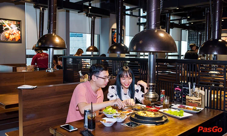 nha-hang-buzza-bbq-nowzone-quan-1-11