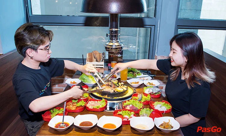 nha-hang-buzza-bbq-nowzone-quan-1-12