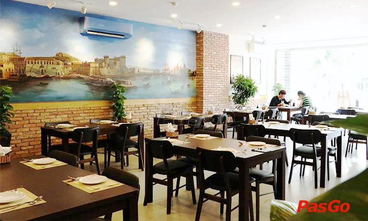 nha-hang-buzza-pizza-nguyen-thi-thap-10