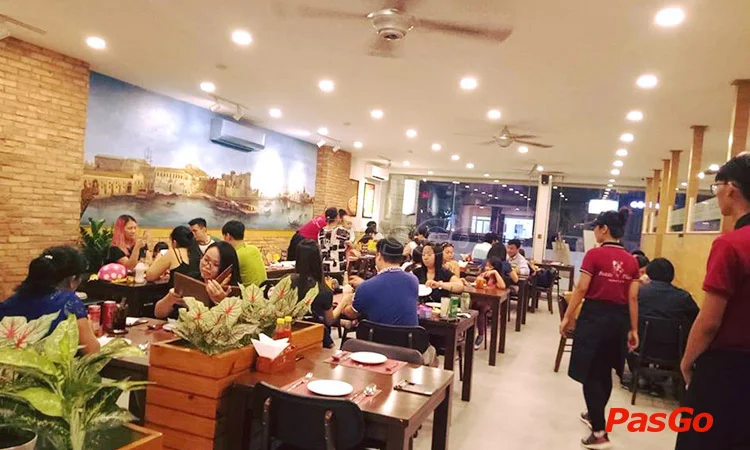 nha-hang-buzza-pizza-nguyen-thi-thap-11