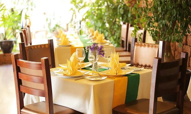 nha-hang-carnaval-beer-145-trung-hoa-11