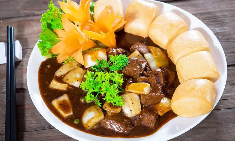 nha-hang-carnaval-beer-145-trung-hoa-3